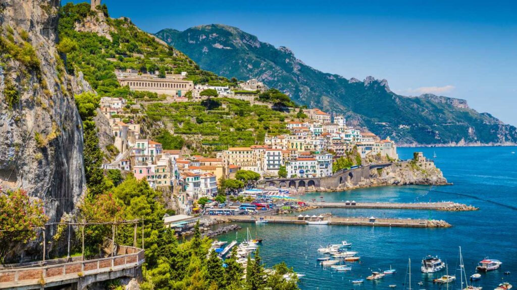 Top 5 Honeymoon Destinations for 2025: Where to Start Your New Journey Together - Image 2