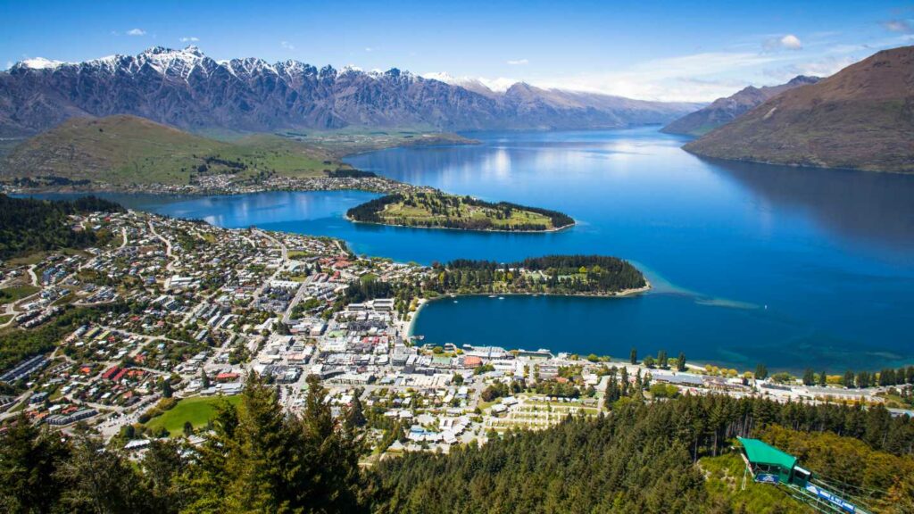 Top 5 Honeymoon Destinations for 2025: Where to Start Your New Journey Together - Image 3