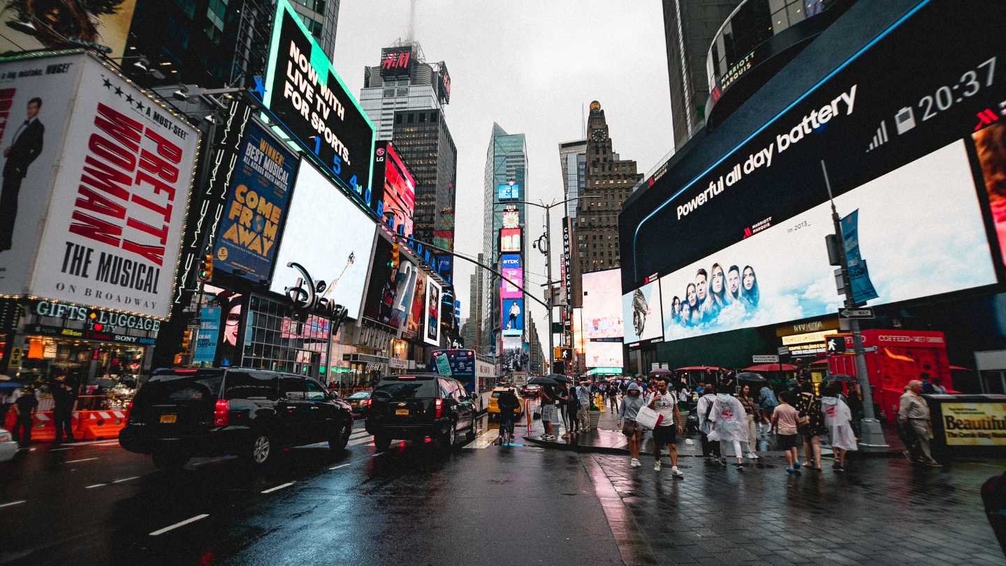 Ring in the New Year in Style: Must-Visit New Year's Eve Destinations - Image 2
