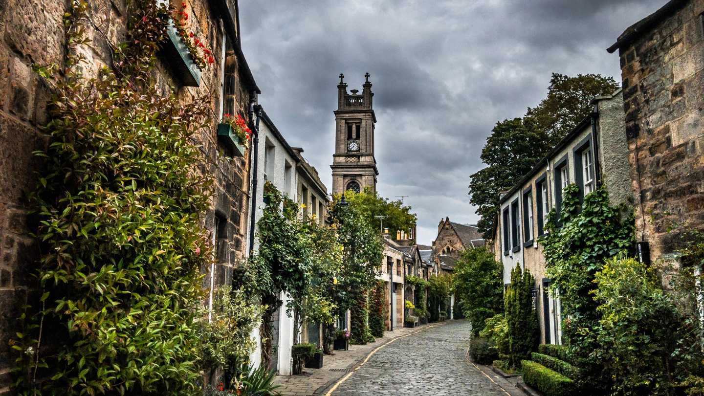 Ring in the New Year in Style: Must-Visit New Year's Eve Destinations - Image 5